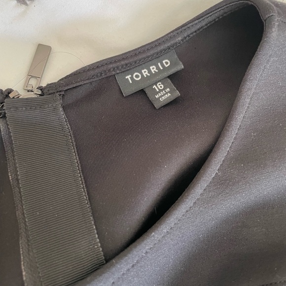 Torrid fit and flare skater dress with back zipper and pockets! Size 16 EUC - Picture 5 of 8